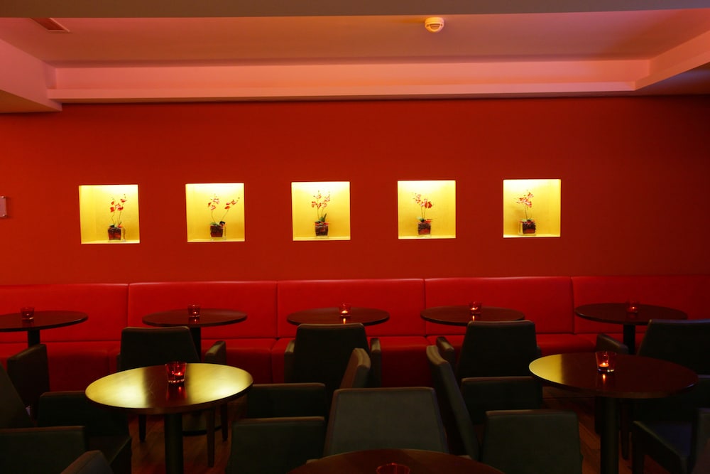 Hotel Bar