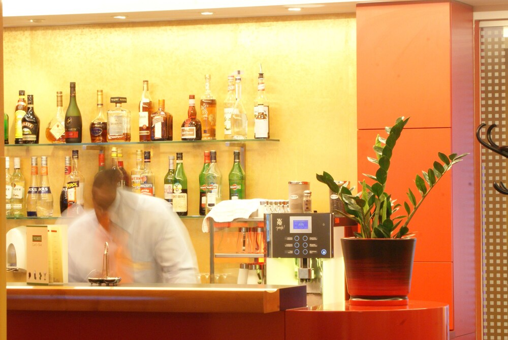 Hotel Bar