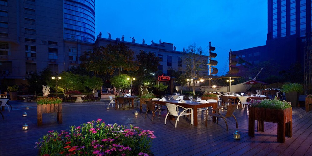 Hotel Bar