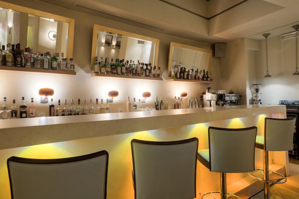 Hotel Bar