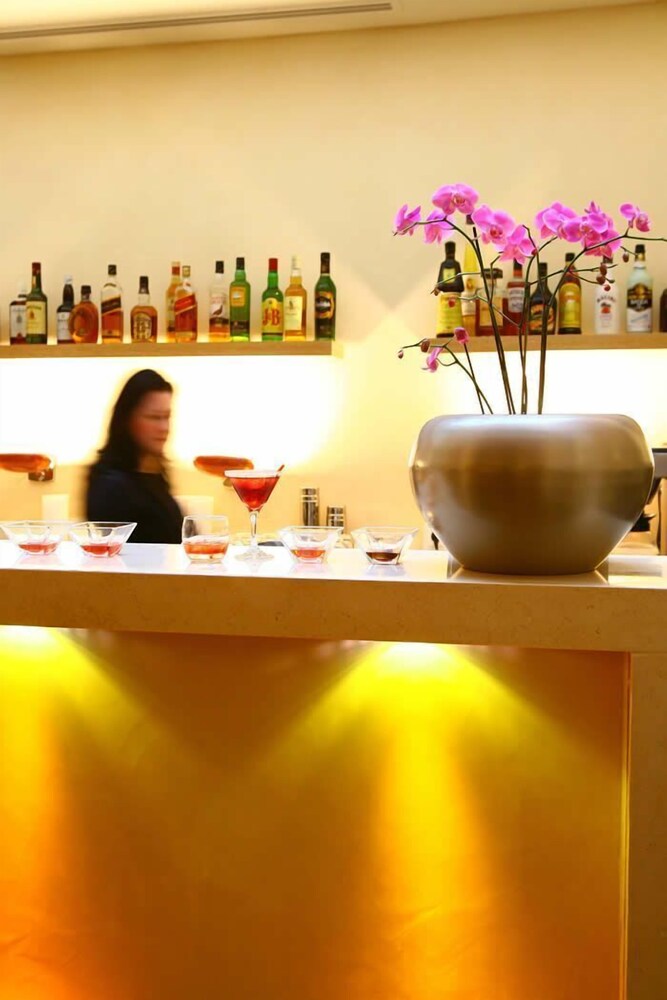 Hotel Bar