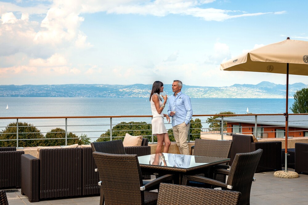Executive Lounge