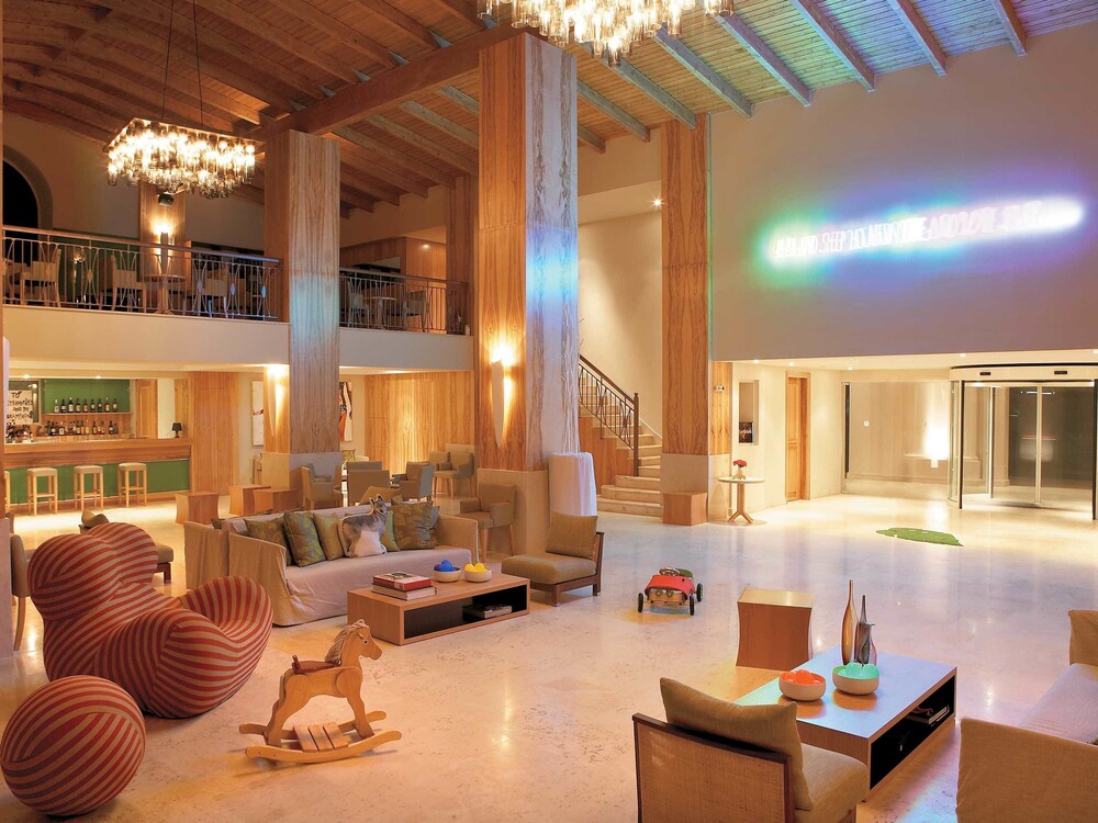 Hotel Lounge
