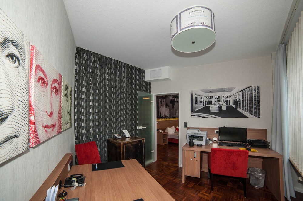 Businesscenter im Zimmer
