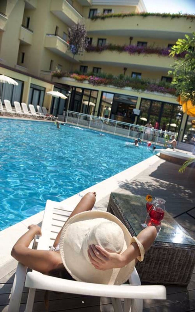 Poolside Bar
