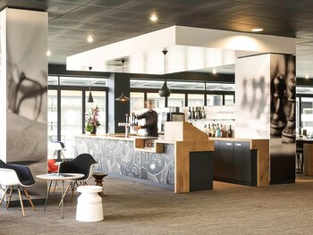 Hotel Bar