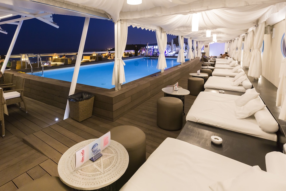Poolside Bar