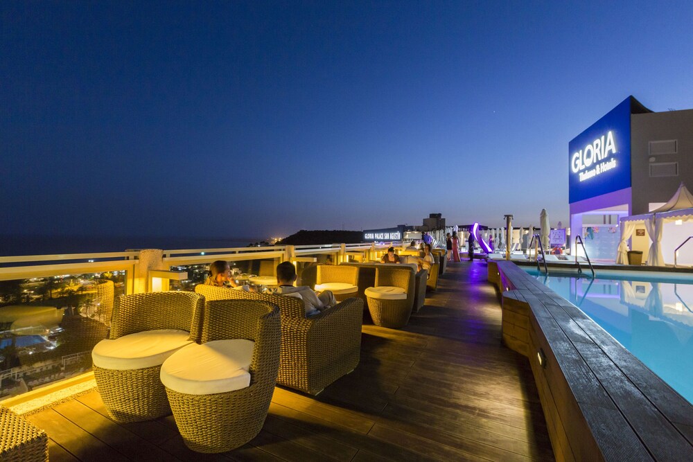 Poolside Bar