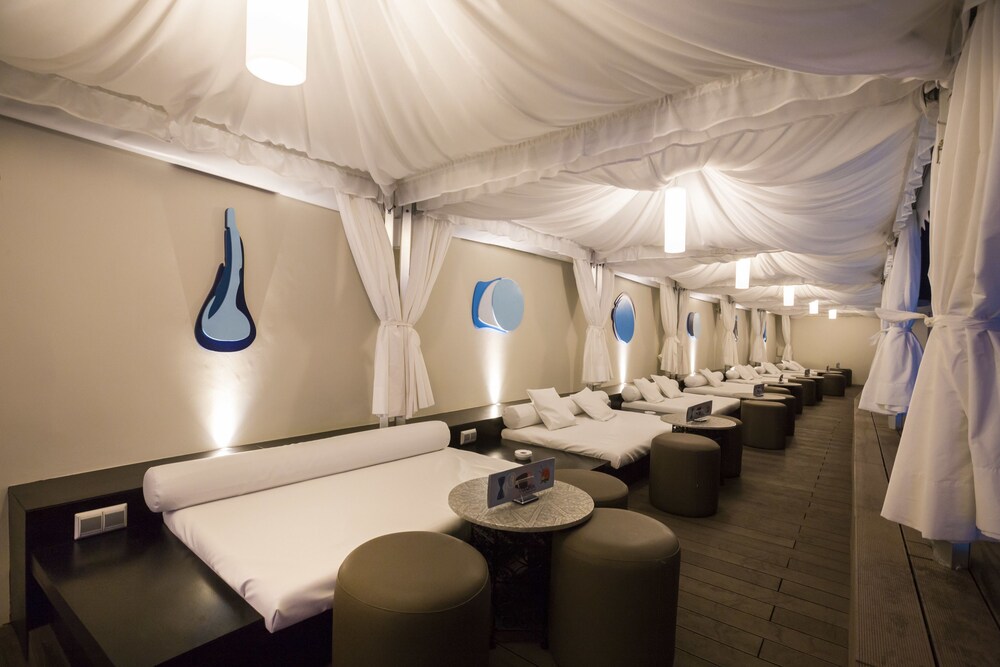 Poolside Bar