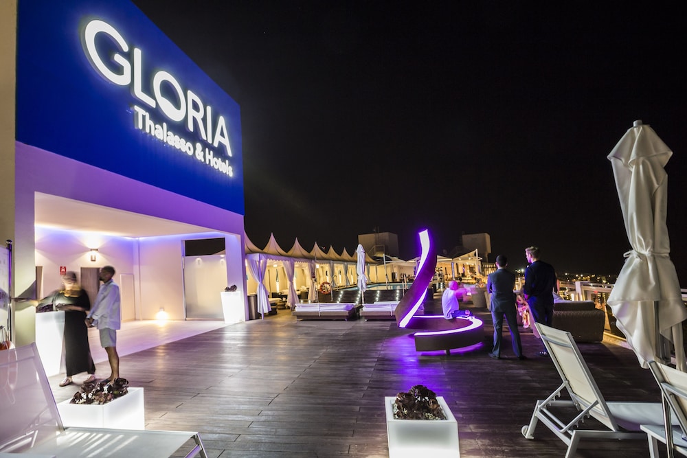 Poolside Bar