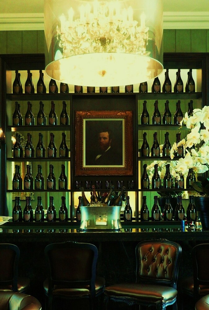 Hotel Lounge