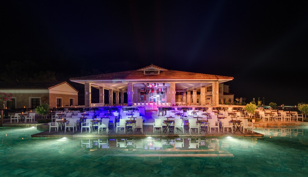 Poolside Bar