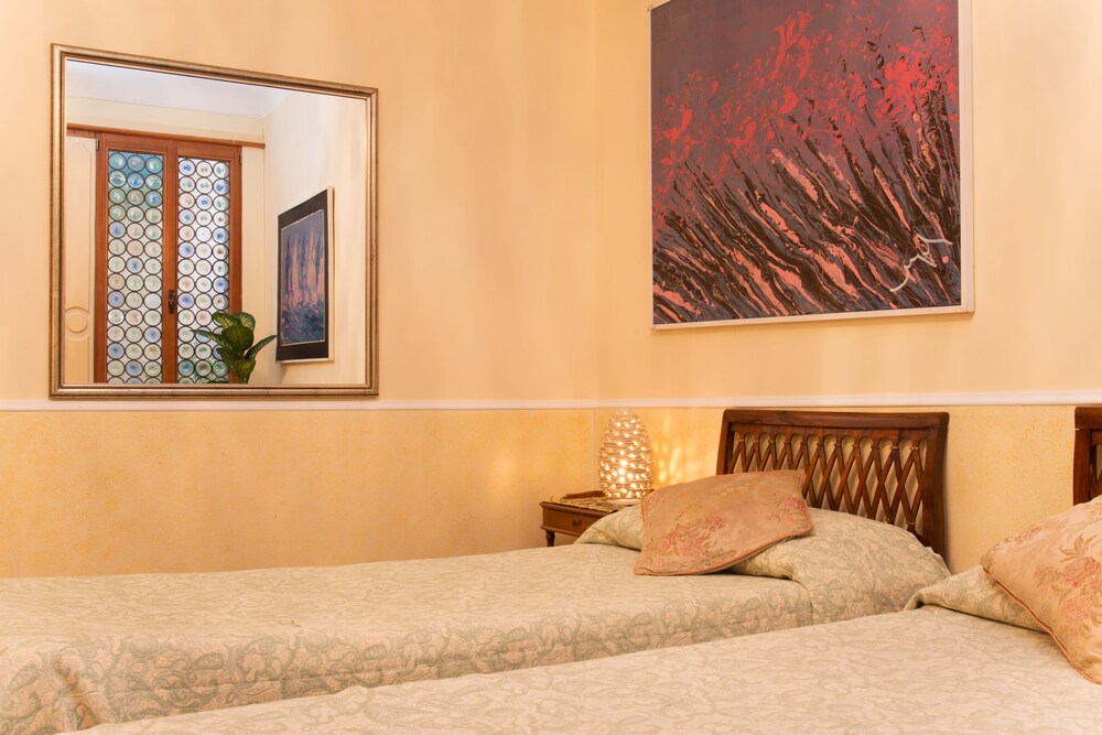 Standard Apartment - Guestroom