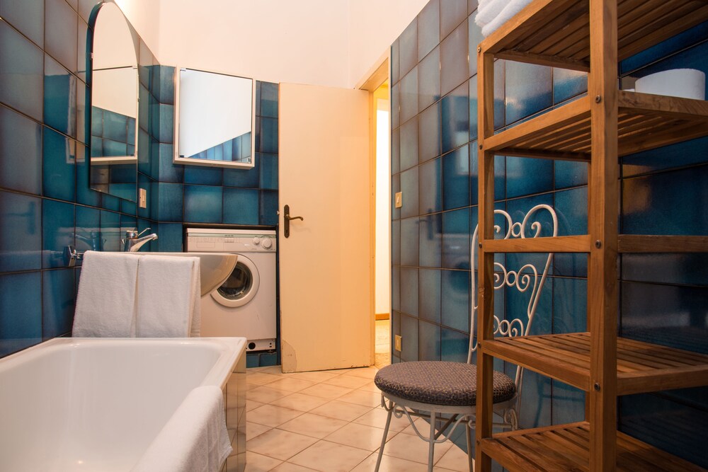 Standard Apartment - Bathroom