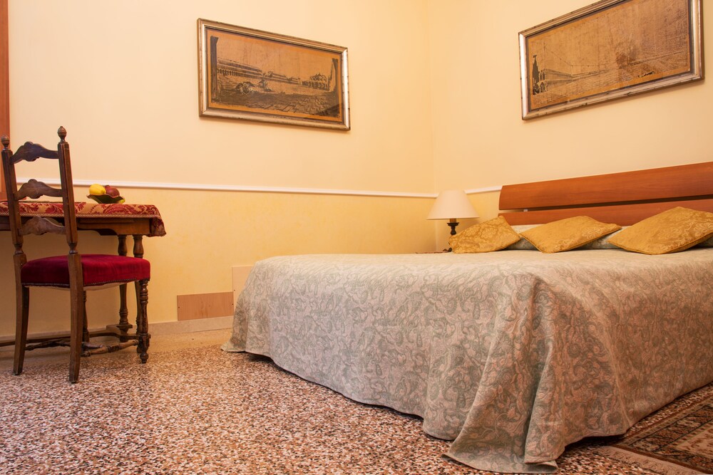 Standard Apartment - Guestroom