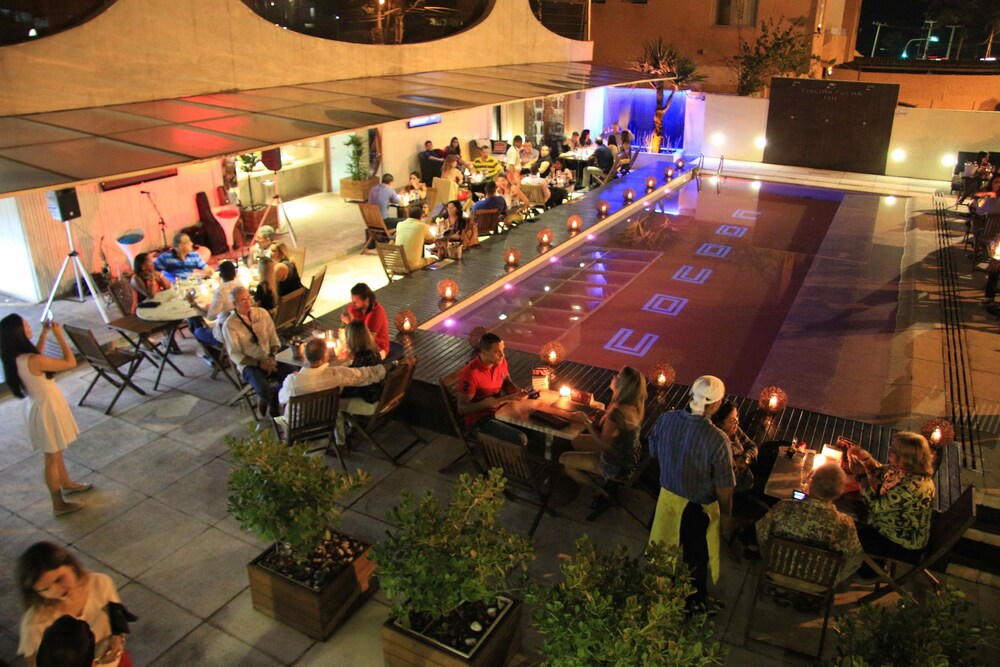 Poolside Bar