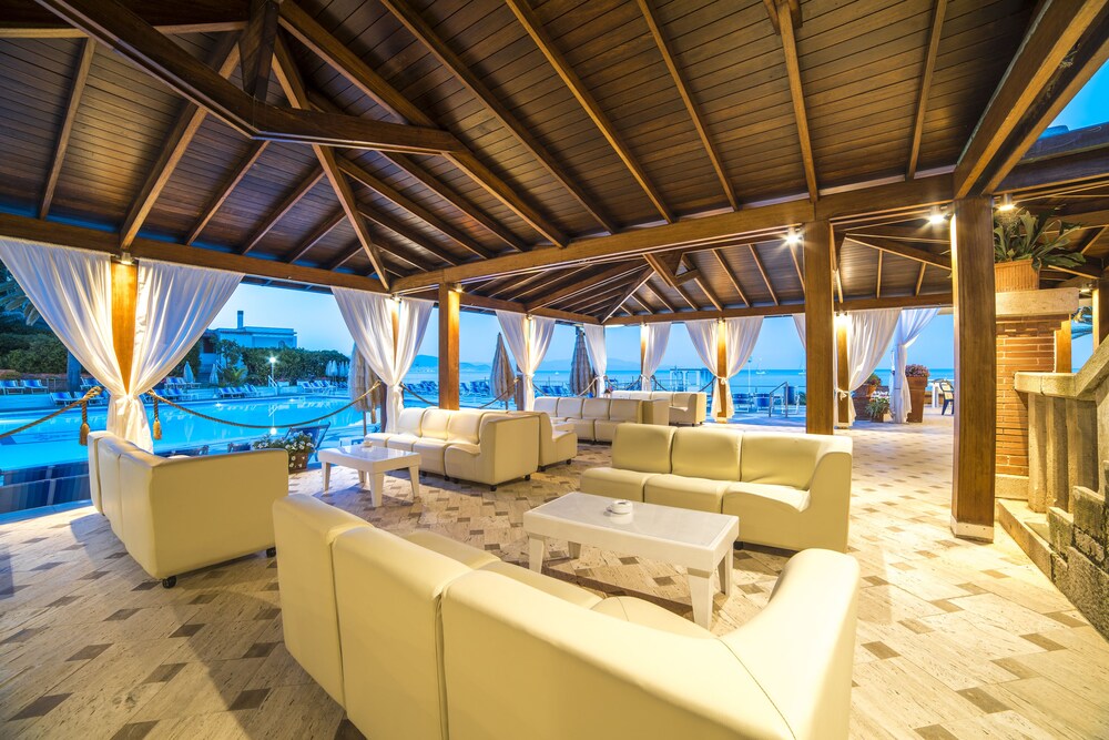 Hotel Lounge