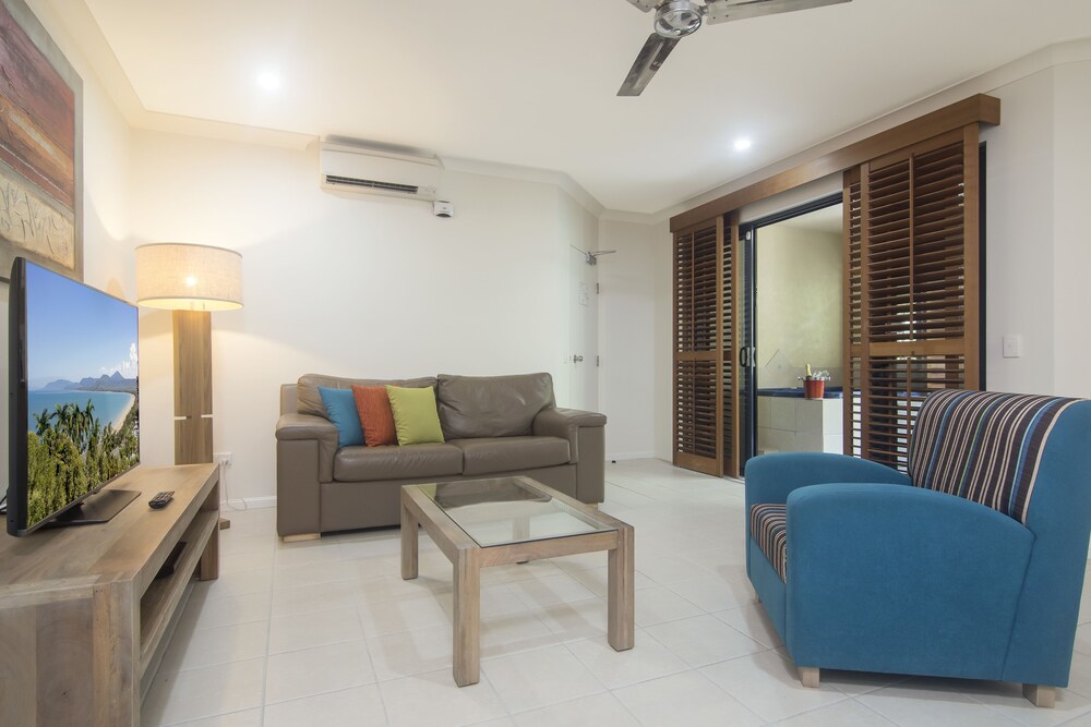 1 Bedroom Superior Jacuzzi - Living Area