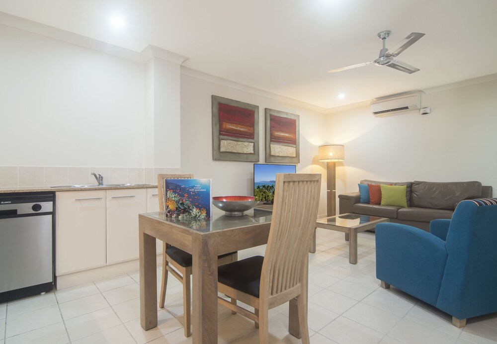 1 Bedroom Superior Jacuzzi - Living Area