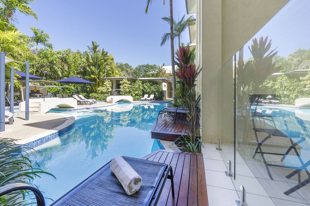 Superior Studio Pool Access - Outdoor Pool