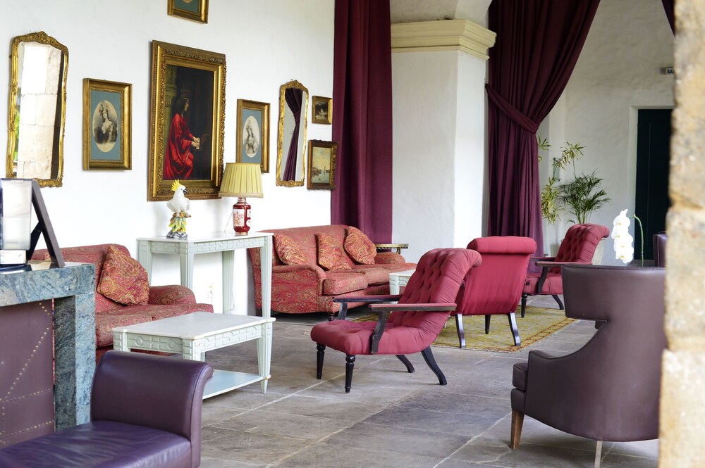Hotel Lounge