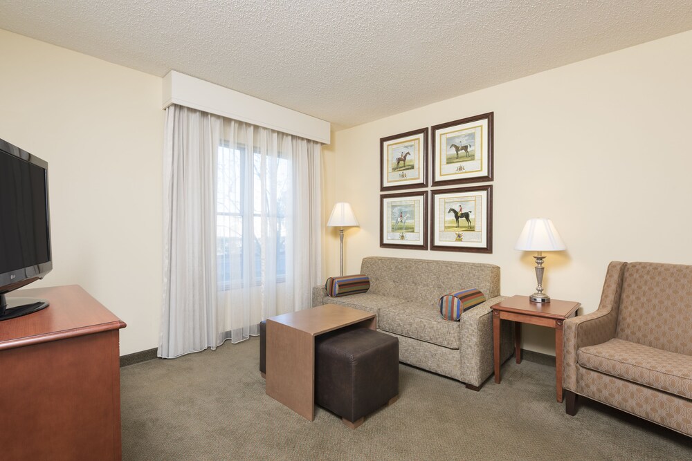 Suite, 2 Queen Beds - Living Room