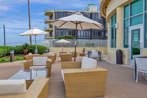 Peninsula Island Resort & Spa