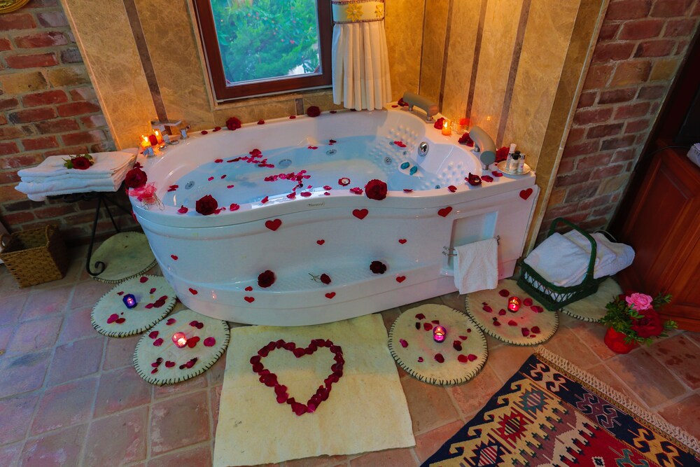Deep Soaking Bathtub
