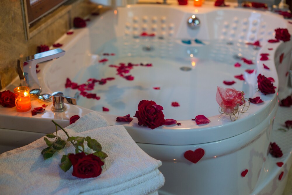 Deep Soaking Bathtub