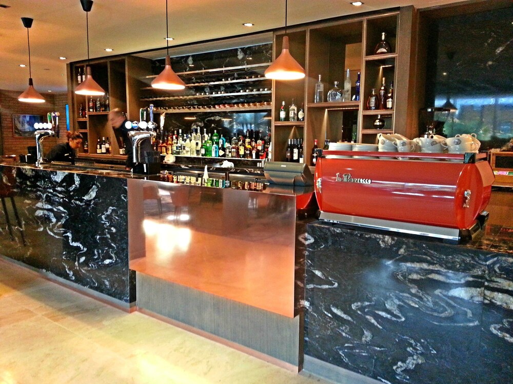 Hotel Bar