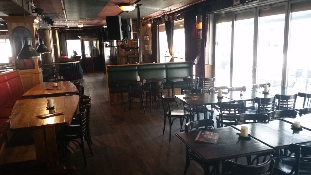 Hotel Bar