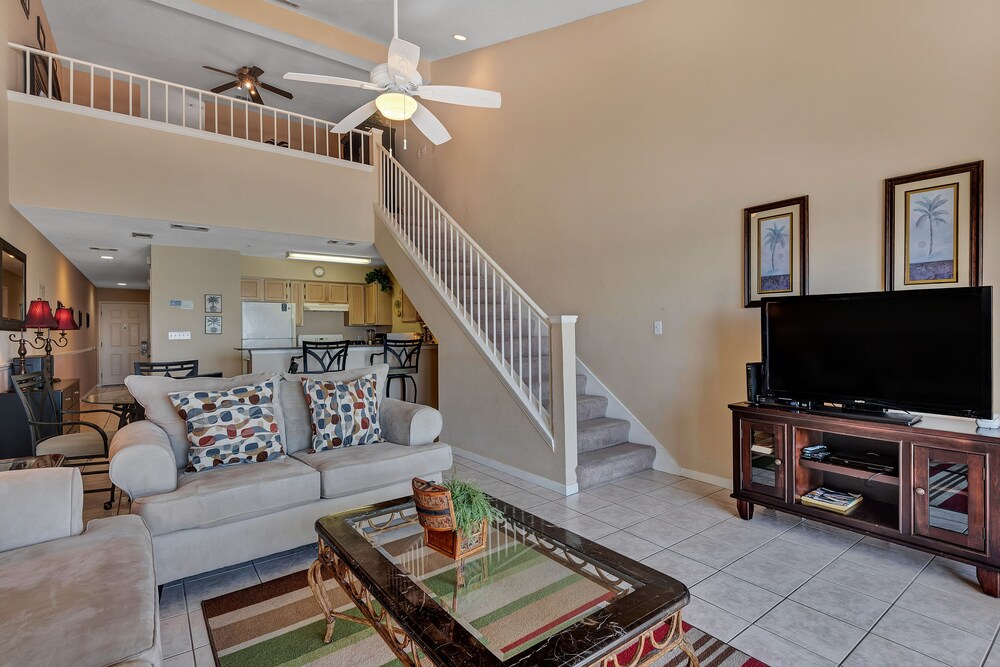 Condo, 2 Bedrooms & Loft, 2 Bathrooms, Sea Facing - Living Room