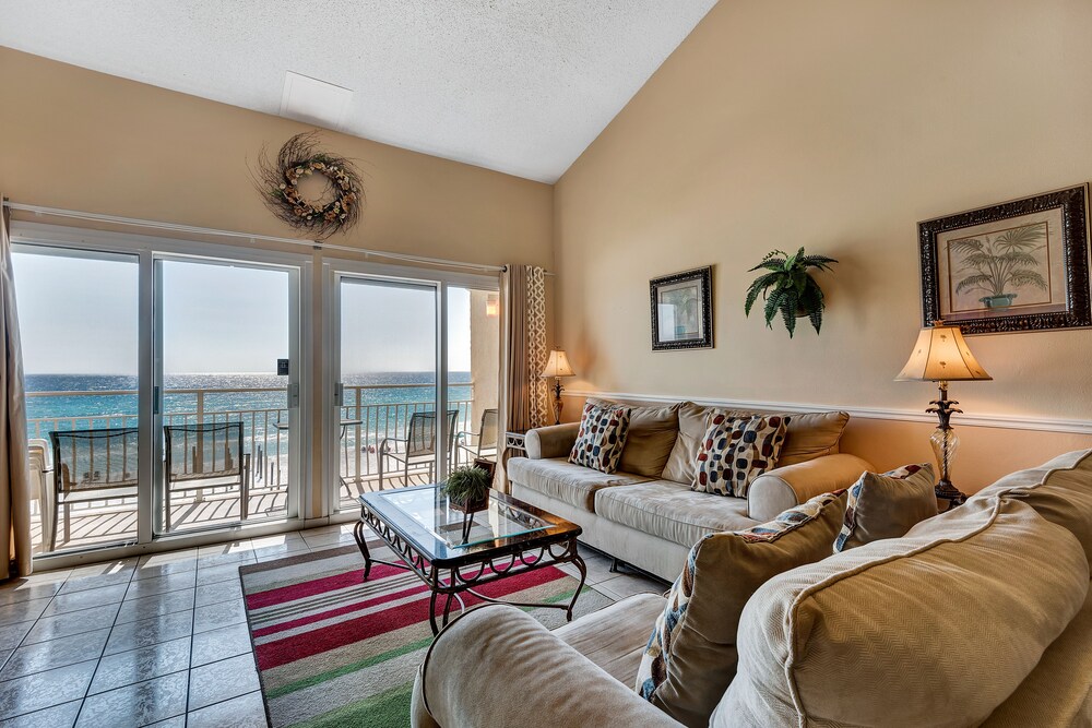 Condo, 2 Bedrooms & Loft, 2 Bathrooms, Sea Facing - Living Room