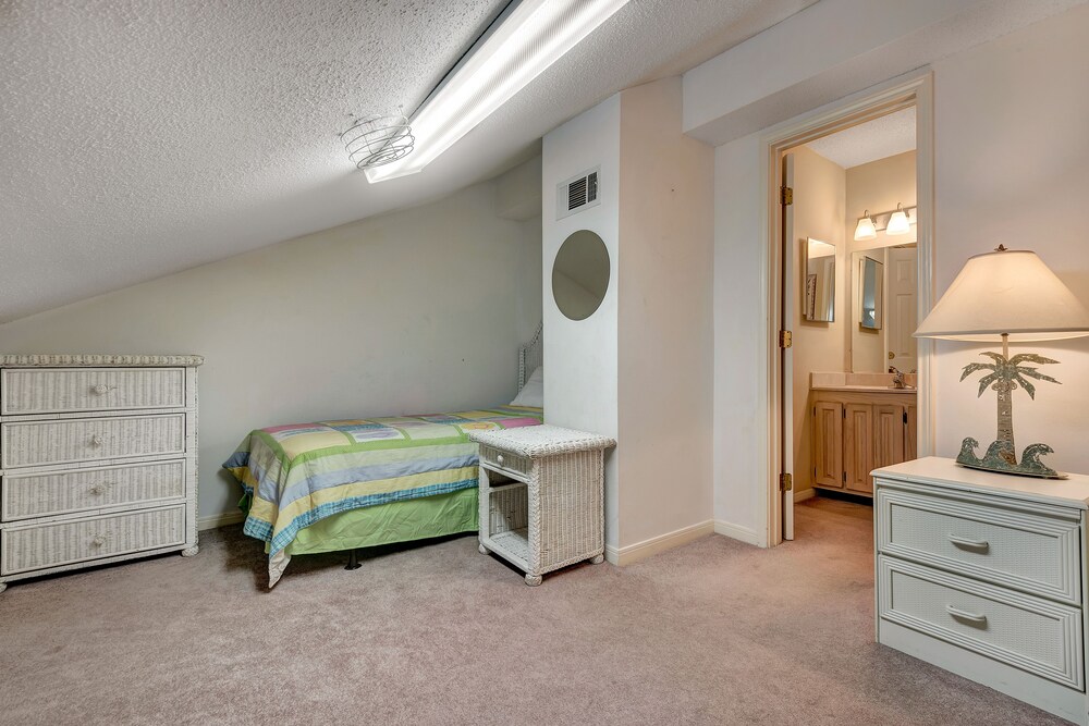 Condo, 2 Bedrooms & Loft, 2 Bathrooms, Sea Facing - Guestroom