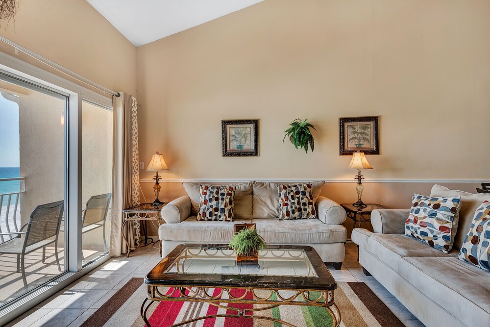 Condo, 2 Bedrooms & Loft, 2 Bathrooms, Sea Facing - Living Room