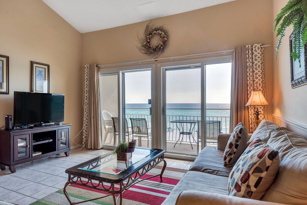 Condo, 2 Bedrooms & Loft, 2 Bathrooms, Sea Facing - Living Room