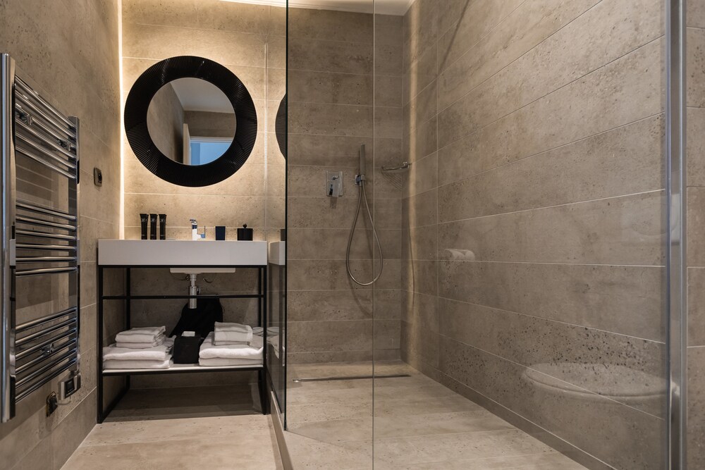 Suite, 1 Bedroom (Le Charmeur) - Bathroom