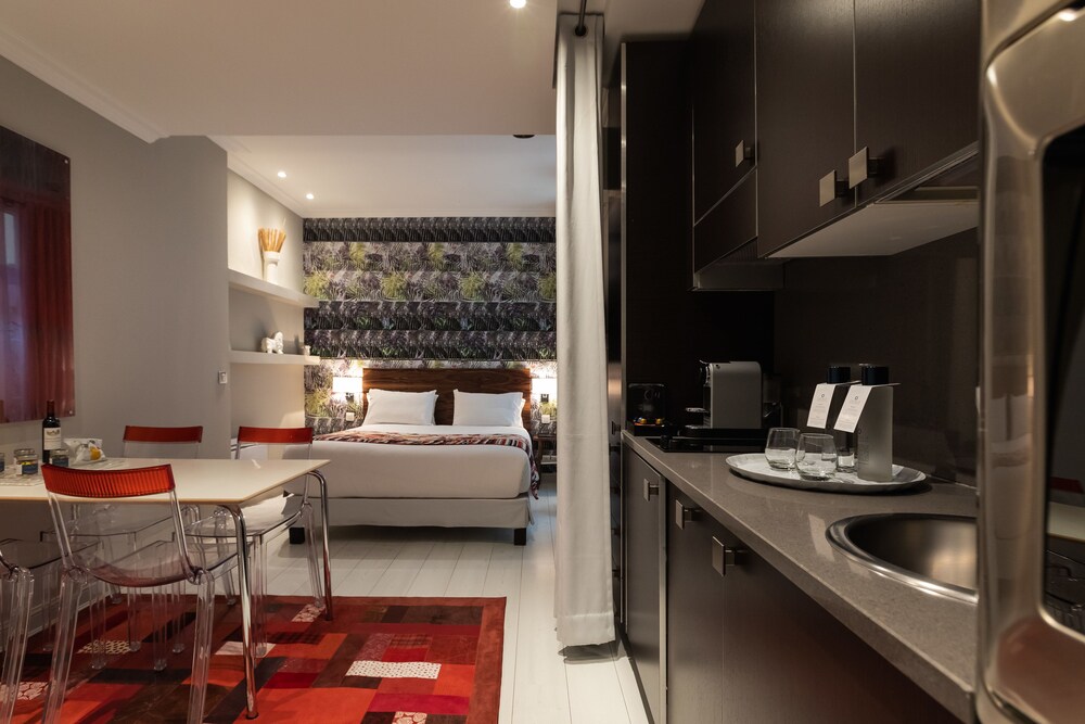 Deluxe Suite (La Nuit Blanche) - Guestroom
