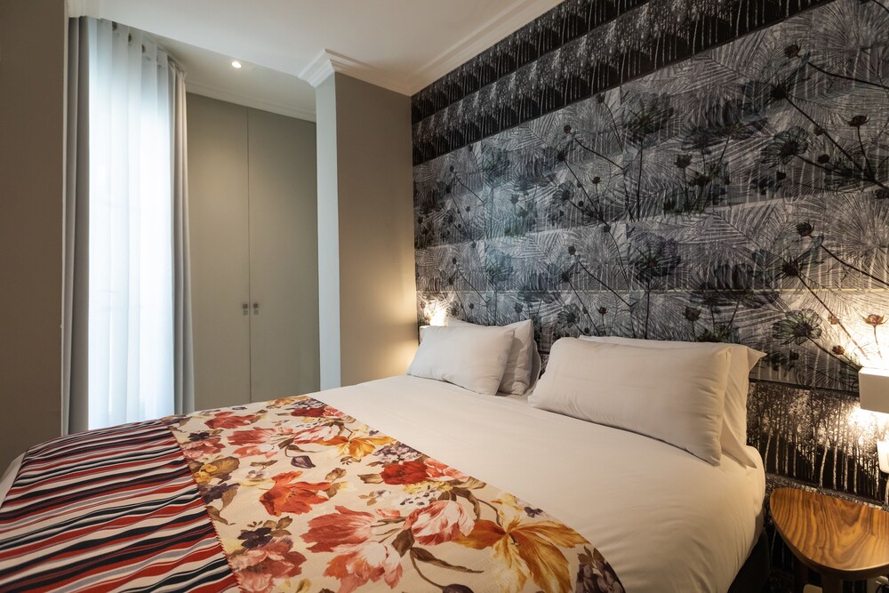 Deluxe Suite (La Nuit Blanche) - Guestroom