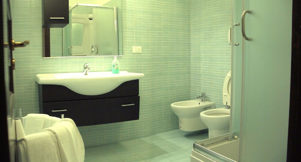 Double Room - Bathroom