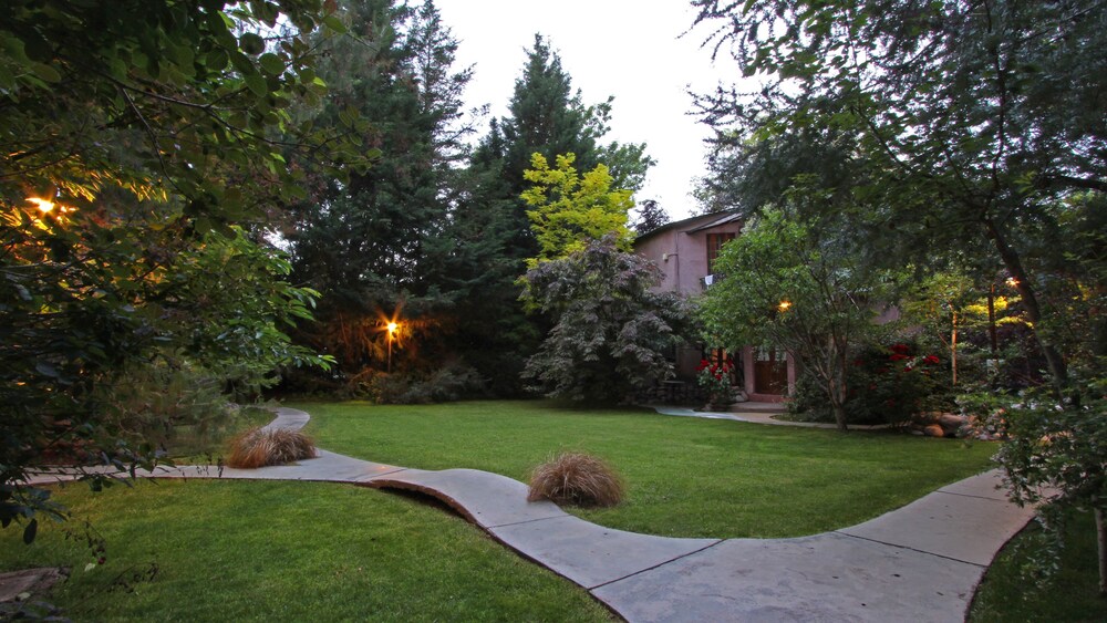 Jardines del establecimiento
