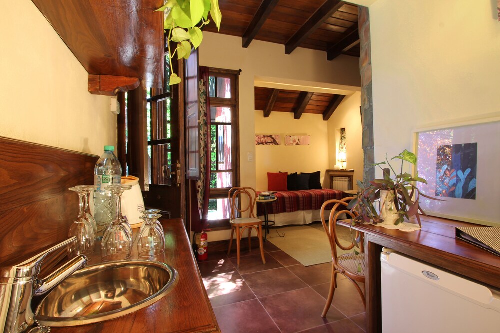 Cocina básica en la habitación