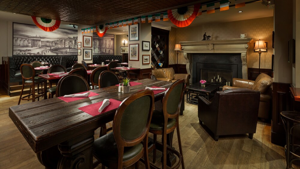 Hotel Bar