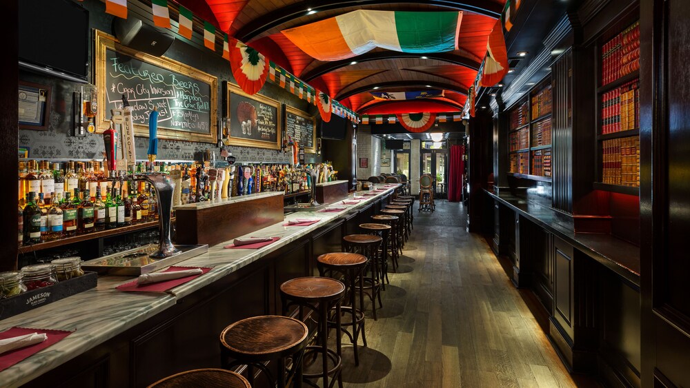 Hotel Bar