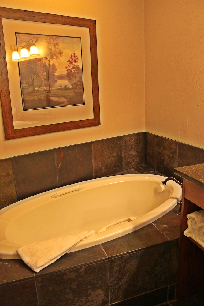 Deep Soaking Bathtub