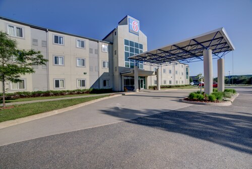 Motel 6 Huntsville, ON