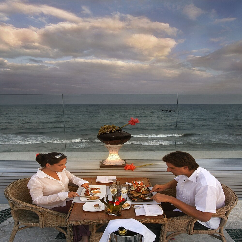 Couples Dining