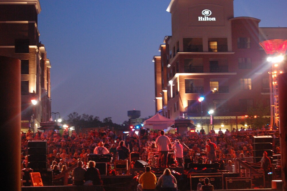 Property grounds, Hilton Promenade at Branson Landing