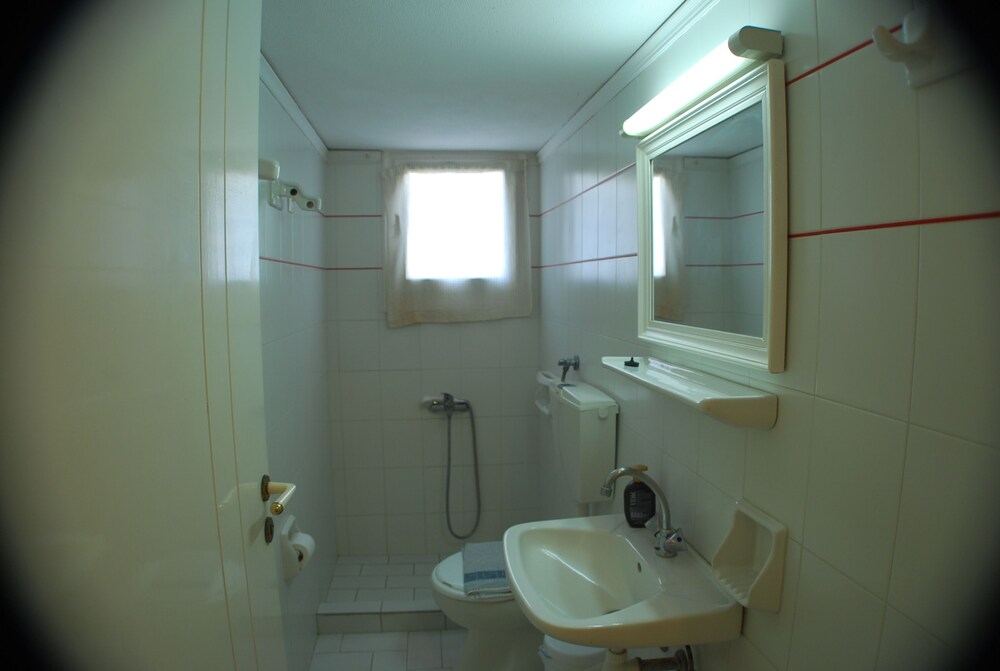 Economy Studio, Terrace, Poolside - Bathroom