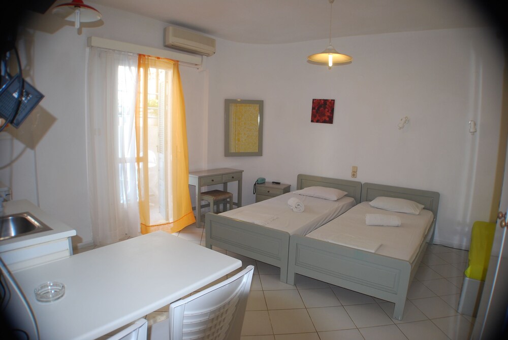 Economy Studio, Terrace, Poolside - Guestroom